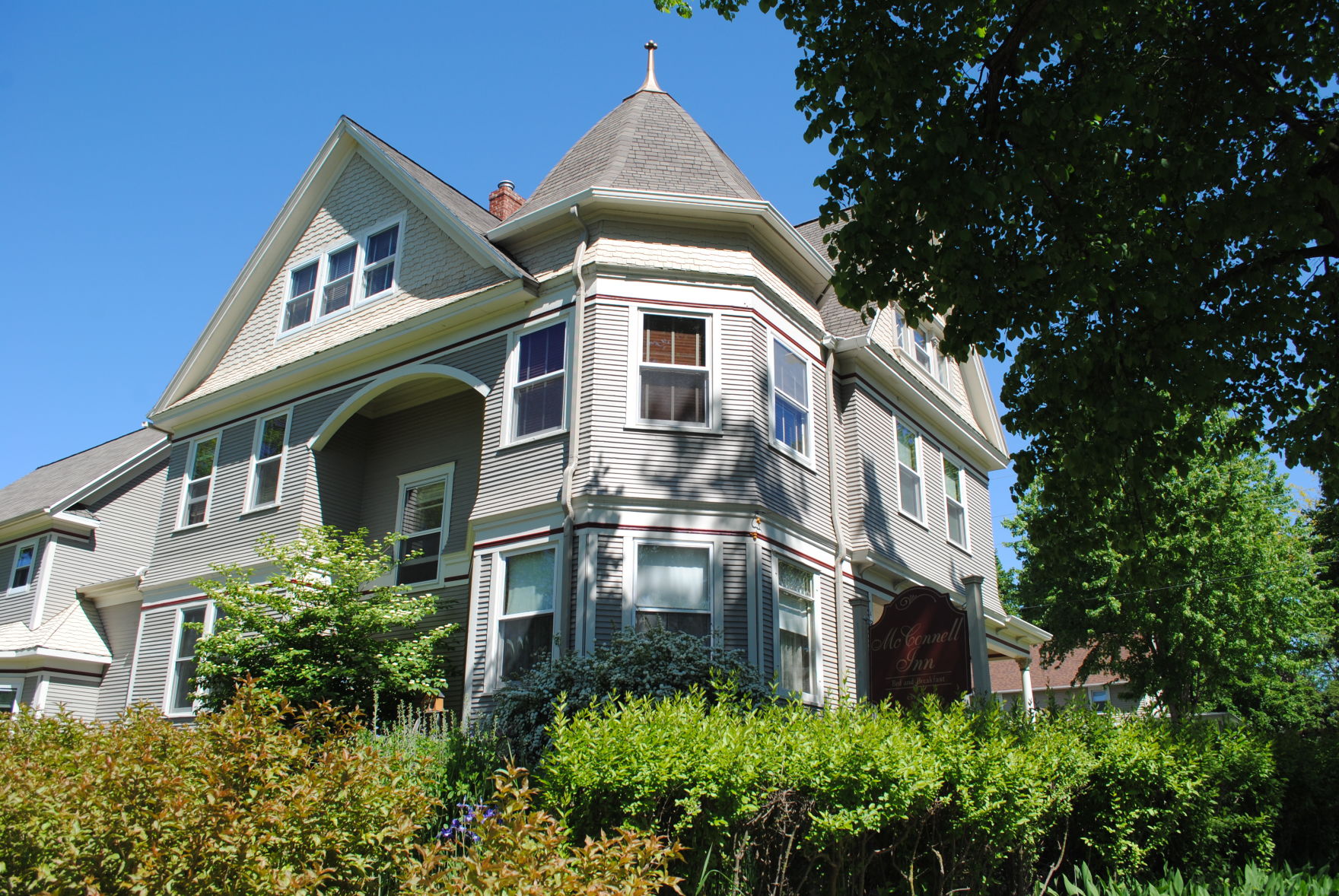McConnell Inn